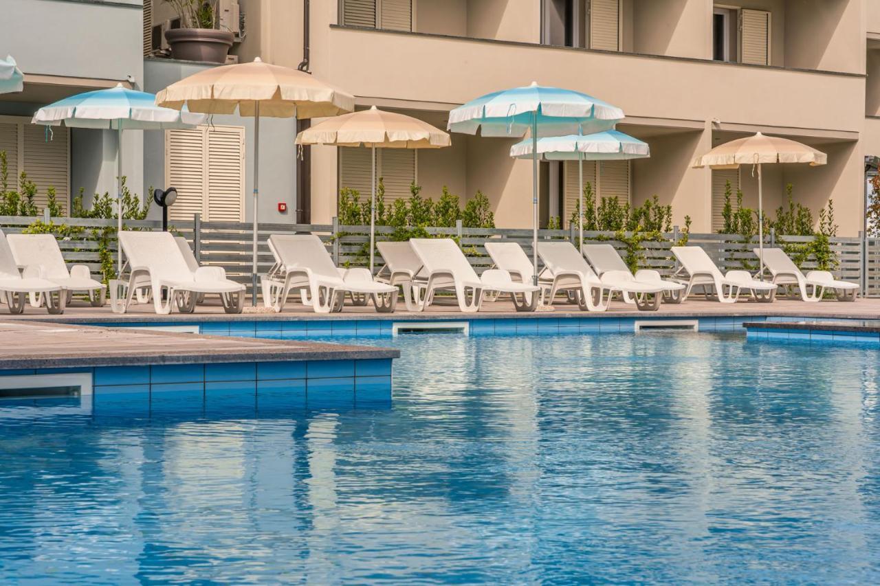 מרינה די צ'צ'ינה Golden Hotel מראה חיצוני תמונה