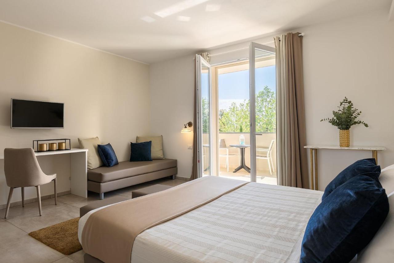 מרינה די צ'צ'ינה Golden Hotel מראה חיצוני תמונה